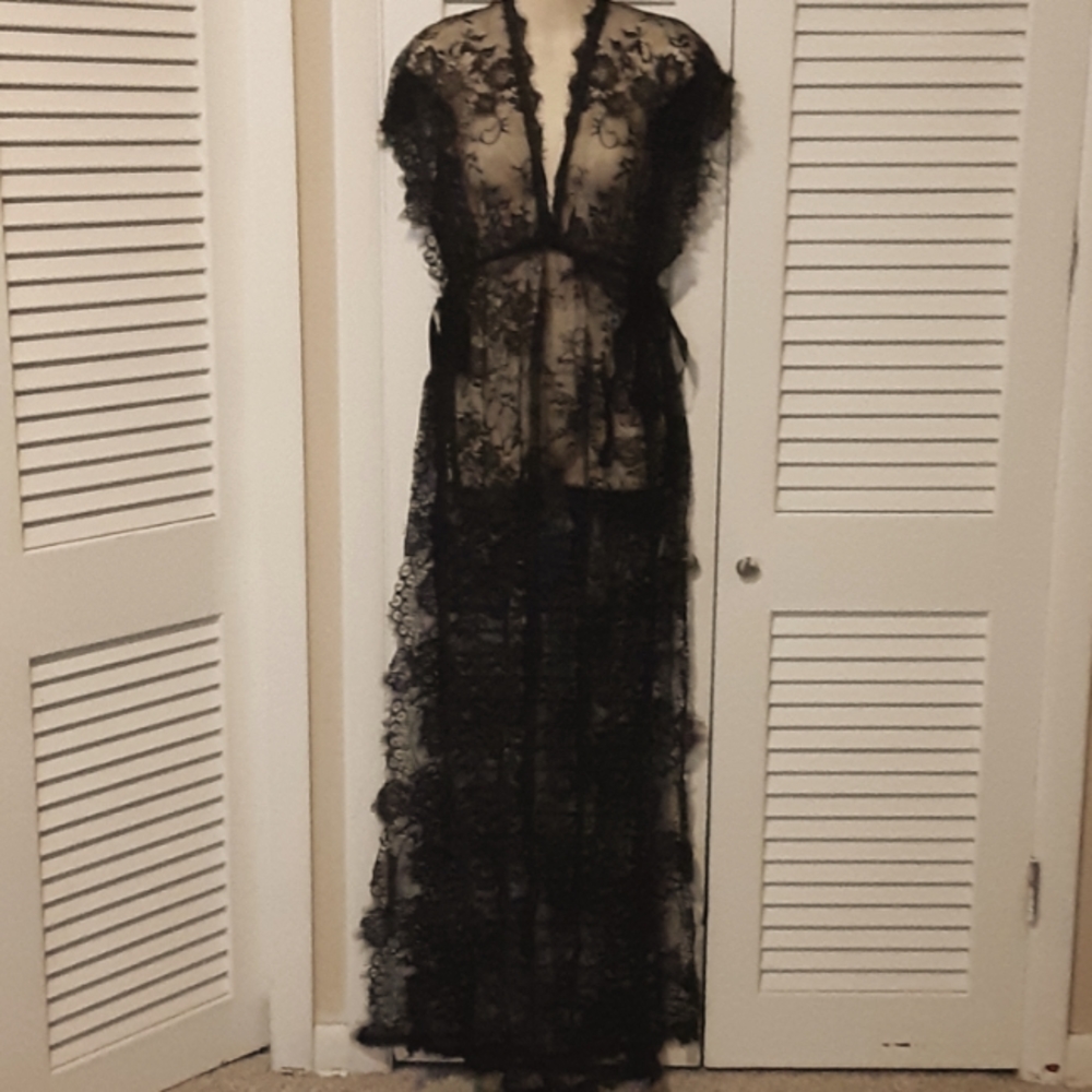 NEW Floral lace black dress